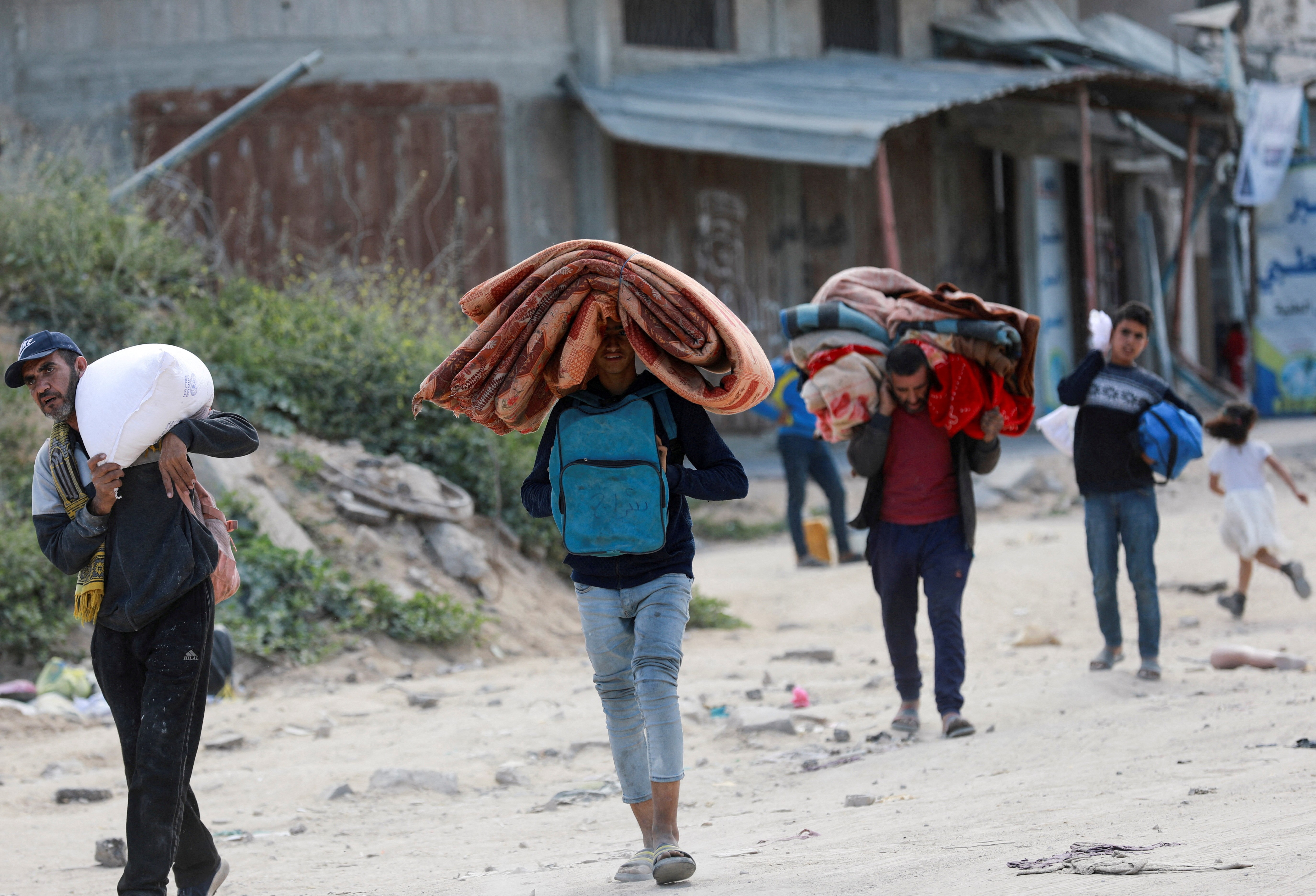 Israel volta a sitiar norte da Faixa de Gaza e começa ofensiva por terra