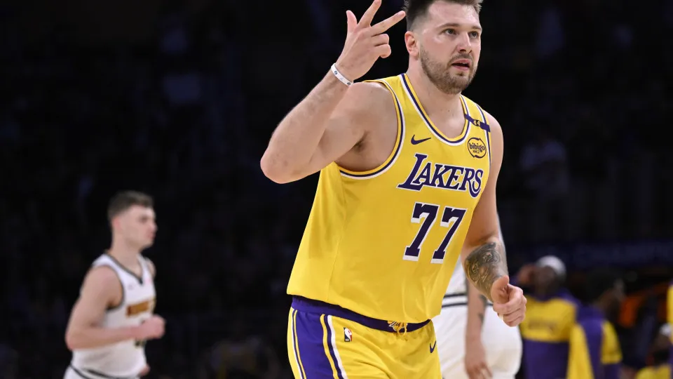 Luka Doncic faz 31 pontos e 'destrói' Denver sem Jokic e Murray