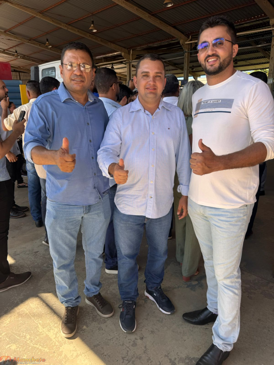 Márcio Moura recebe fábrica de farinha móvel destinada a Simplício Mendes em solenidade da Codevasf em Teresina