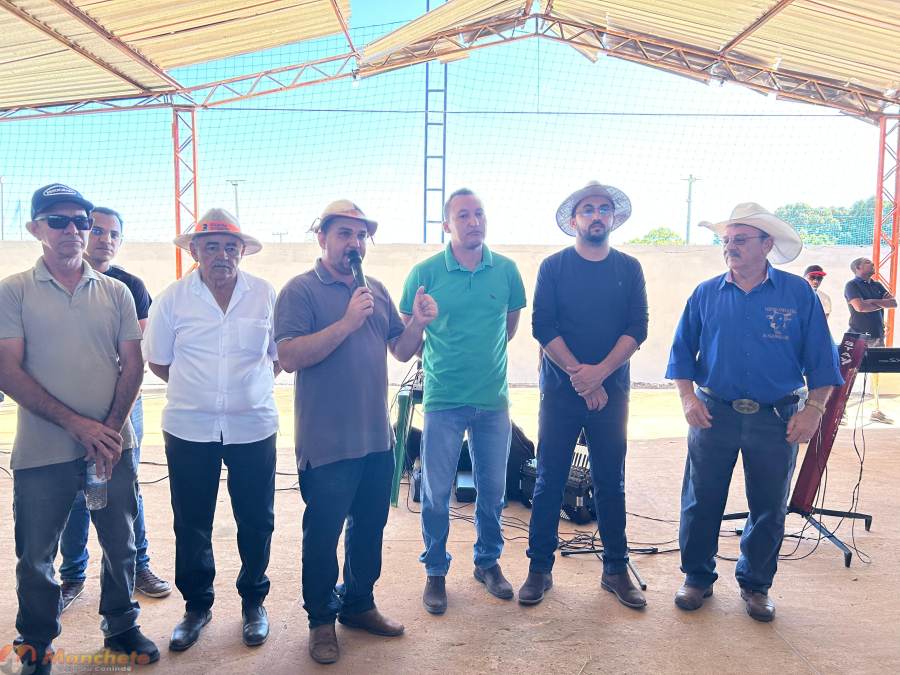 Feira de Animais tem abertura realizada com sucesso em Simplício Mendes e supera expectativas dos produtores.